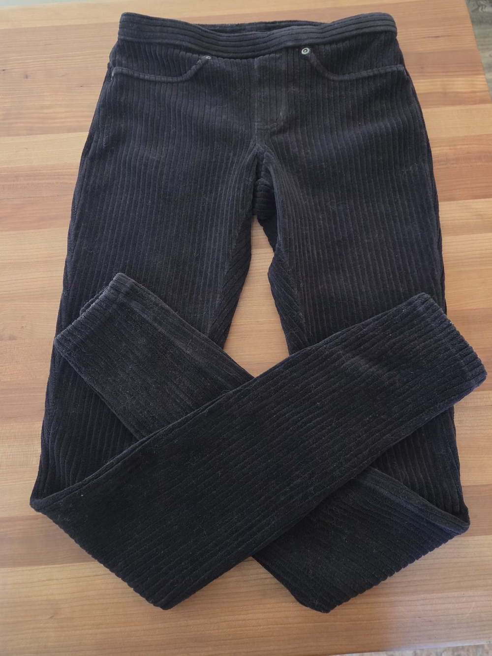 Excellent Condition Hue's Corduroy Leggings.